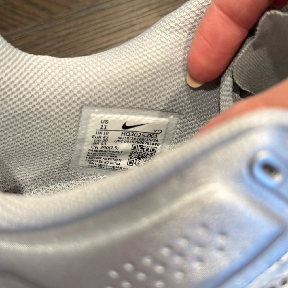 Nike Silver Air Max Running Shoes - Picture 5 of 6